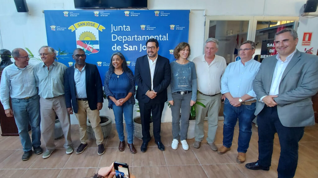 Ofelia Umpiérrez en la reunión sobre Proyecto Arazatí.